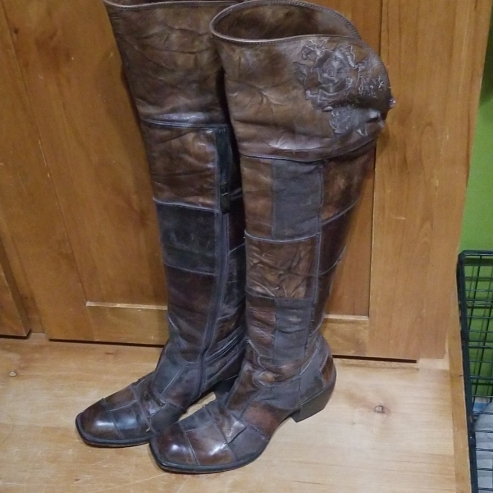 Boots - Picture 3 of 4